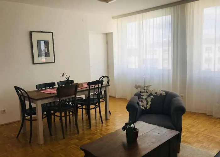 Mitten im Achten. Zentrale Wohnung in Wien