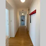 Mitten Im Achten. Zentrale Wohnung In Wien