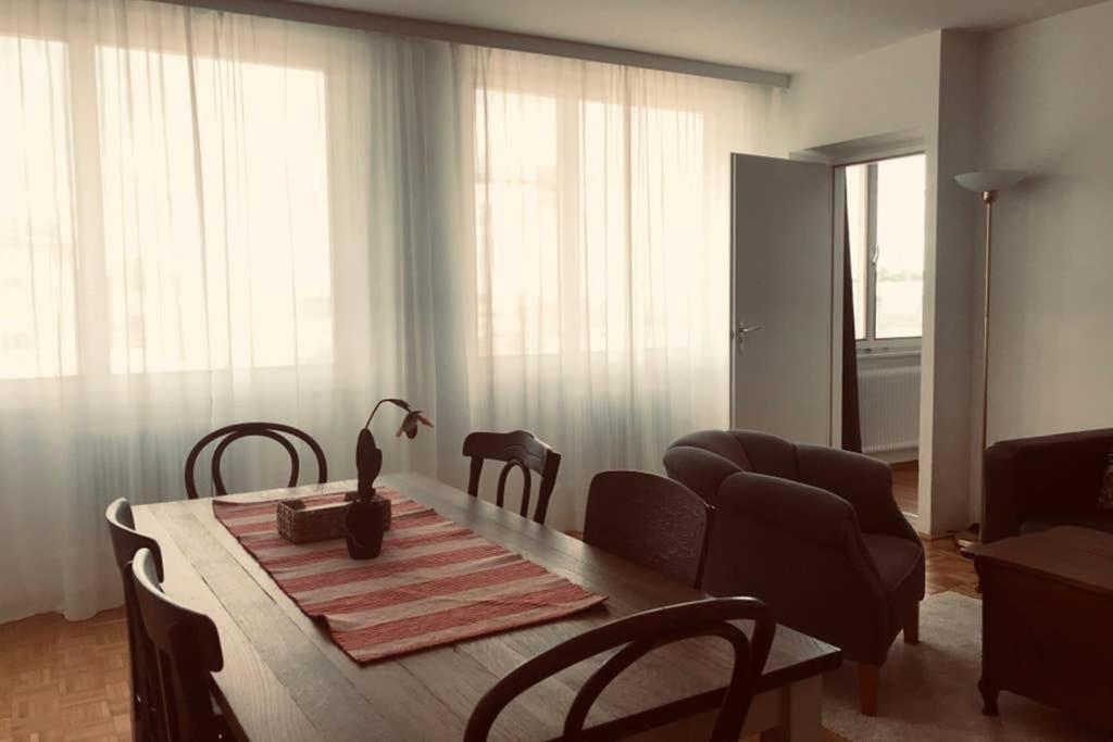 Appartement Mitten Im Achten. Zentrale In Wenen