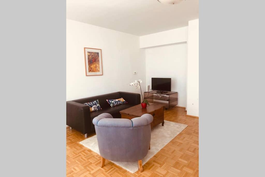 Appartement Mitten Im Achten. Zentrale In Wenen
